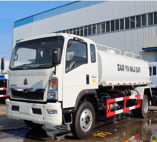 SINOTRUK HOWO 4×2, 6 дугуйт, 10 тн багтаамжтай, ус тээвэрлэх болон шүрших зориулалтын автоцистерн